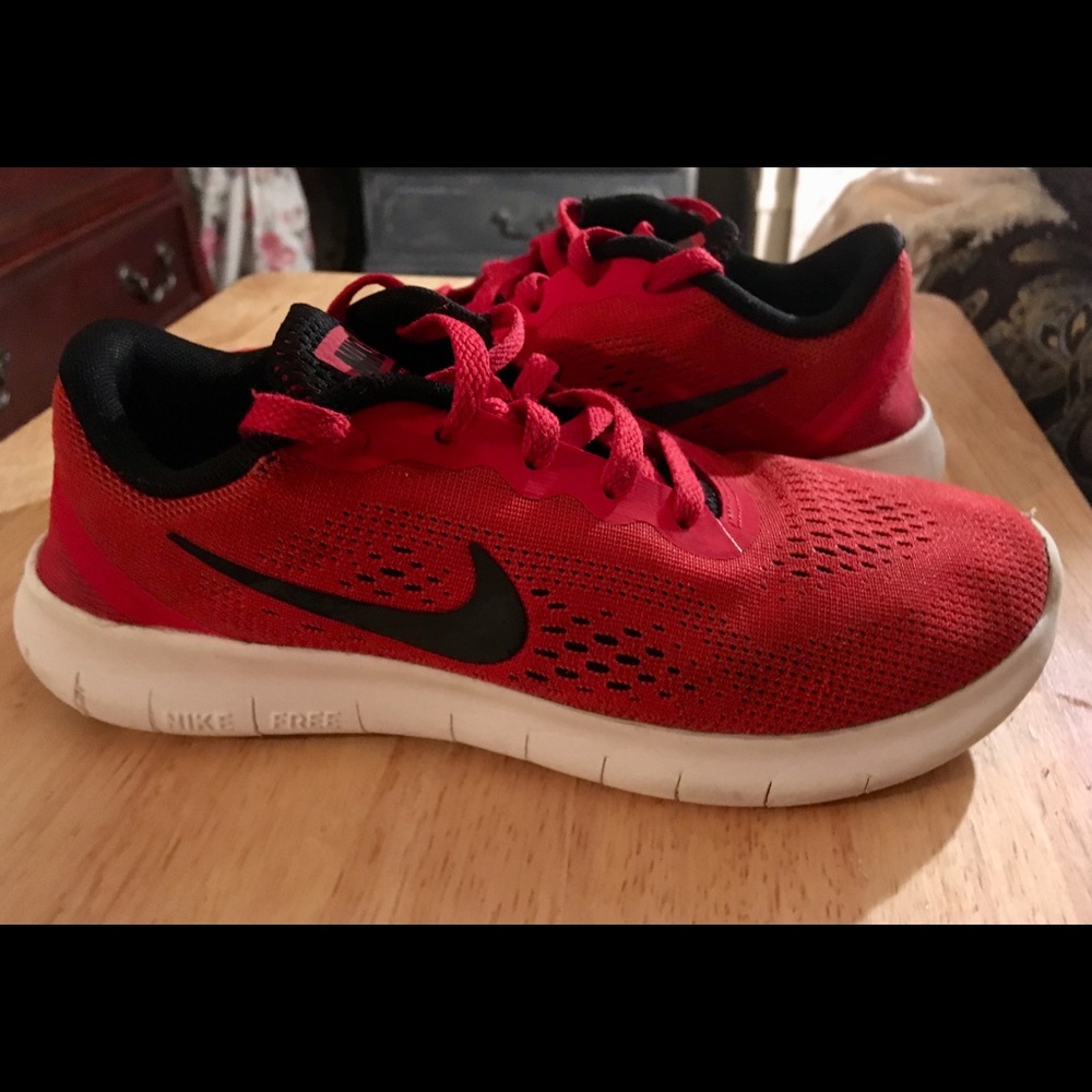 NIKE BOYS SIZE 3